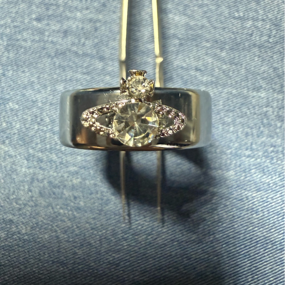 Customize your oura ring by adding a "gem" /rhinestone/nail art